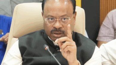 BJP and Shiv Sena hit out at Uddhav Thackeray, spare Raj Thackeray