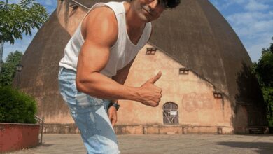 Proud son of Bihar Gurmeet Choudhary enjoys Litti Chokha during his Patna visit