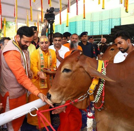 Haryana CM visits Divya Jyoti Jagriti Sansthan, takes part in Guru Purnima Haryana CM visits Divya Jyoti Jagriti Sansthan, takes part in Guru Purnima