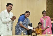 Delhi CM distributes Rs 5 lakh each to 24 fire-hit Dilli Haat artisans
