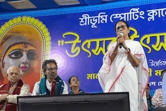 CM Mamata begins Durga puja inauguration; highlights harassment of Bengali migrant workers