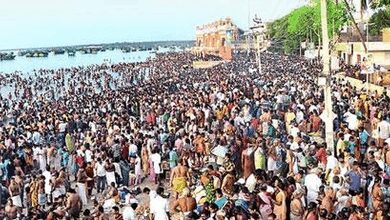 Devotees observe ‘Mahalaya Amavasya’ rituals at Rameswaram Agni Theertham in TN