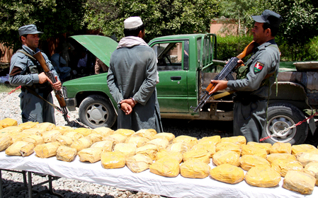 Afghan police seize 210 kg of illicit drugs, arrest 4 smugglers Afghan police seize 210 kg of illicit drugs, arrest 4 smugglers