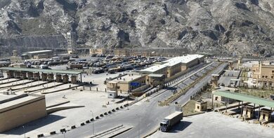 Pakistan, Afghan forces exchange heavy fire near border