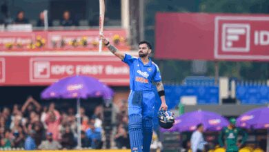 ‘Dhoni-land’ dazzles after Virat turns back the clock