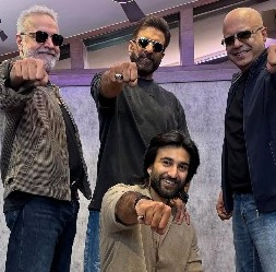 Meezaan Jafri dances to ‘3 Shaukk’ with OG Boogie Woogie gang – Jaaved, Naved & Ravi Meezaan Jafri dances to ‘3 Shaukk’ with OG Boogie Woogie gang – Jaaved, Naved & Ravi