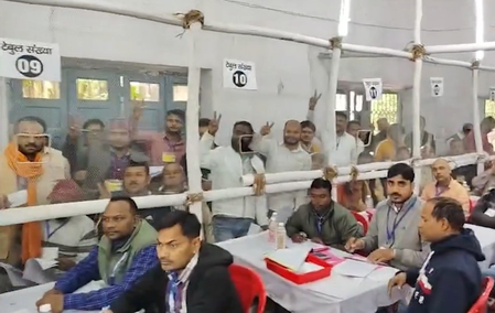 Bihar election results: Early trends show NDA taking significant lead over Mahagathbandhan Bihar election results: Early trends show NDA taking significant lead over Mahagathbandhan