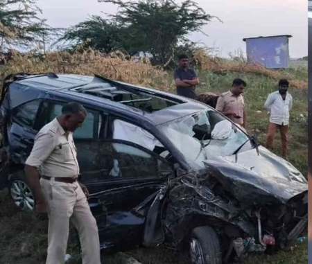 K’taka: IAS officer, 2 others killed in road accident in Kalaburagi
