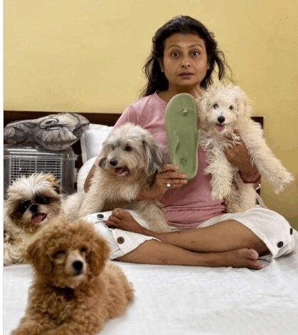 Jaya Bhattacharya quips her ‘slippers’ lost to the ‘boarding squad’ Jaya Bhattacharya quips her ‘slippers’ lost to the ‘boarding squad’