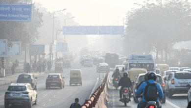 Delhi’s air quality stays ‘very poor’ for 15th day Delhi’s air quality stays ‘very poor’ for 15th day