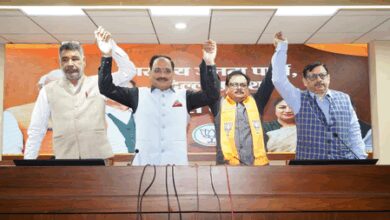 AAP’s two-time MLA Rajesh Gupta joins BJP on eve of MCD bypolls AAP’s two-time MLA Rajesh Gupta joins BJP on eve of MCD bypolls