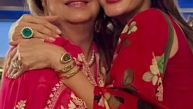 Farah Khan Ali shares how her mother Zarine Khan saved Sanjay Khan after fire injury