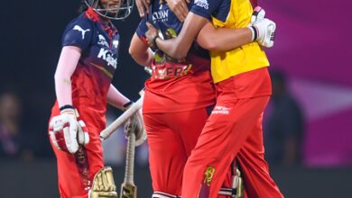 WPL 2026: De Klerk pulls off a heist as RCB steal thrilling three-wicket win over MI (ld)