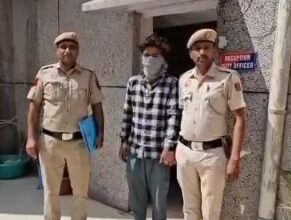 Delhi Police arrest habitual offender with 15 criminal cases, stolen scooty and illegal knife recovered