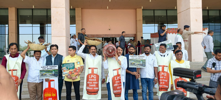 Congress MLAs protest outside Gujarat Assembly over LPG ‘shortage’