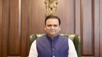 Submit report on bureaucrats’ absence during budget grants debate: Maha Speaker to govt