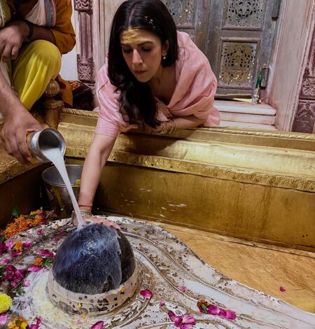 Nimrat Kaur takes Baba Vishwanath’s blessings on her birthday at the Kashi Vishwanath temple