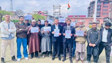 J&K students association meets protesting Kashmiri students & parents of Rajasthan’s Mewar University