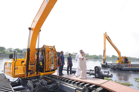 Amphibious machines to clean drains: Delhi CM