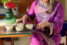 Hina Khan treats fans to lip-smacking chaat delights