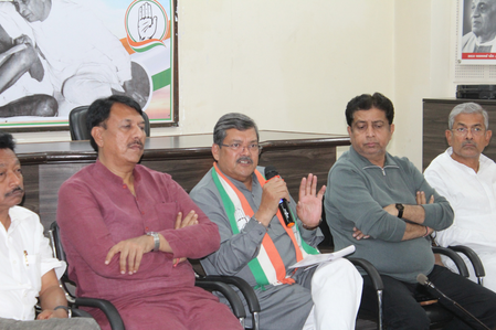 Gujarat: Cong holds five-hour committee meetings, eyes 50 pc youth representation in civic polls