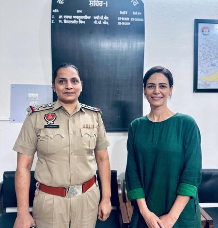 Mona Singh learned how to salute from a real female cop for ‘Kohrra 2’ Mona Singh learned how to salute from a real female cop for ‘Kohrra 2’