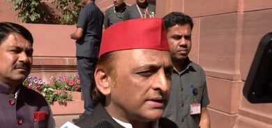 Those who once aspired to be Vishwaguru are now making people stand in long queues: Akhilesh Yadav