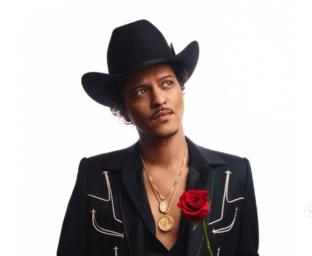 Bruno Mars refuses throwing shade at Taylor Swift