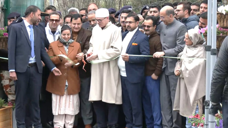 J&K CM throws open Srinagar Tulip Garden, heralds spring tourism J&K CM throws open Srinagar Tulip Garden, heralds spring tourism