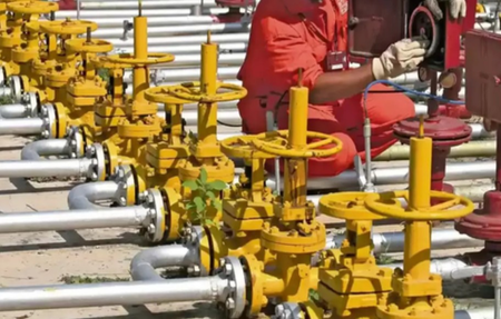 Gujarat: Kandla Port to give priority berthing to LPG ships after Centre’s directive Gujarat: Kandla Port to give priority berthing to LPG ships after Centre’s directive