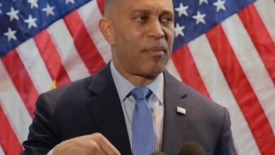 Hakeem Jeffries slams Trump on Iran war, costs