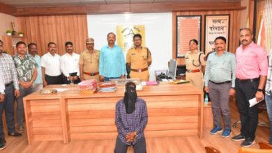 Man pushes wife in front of Mumbai local train after domestic row, arrested in Gujarat