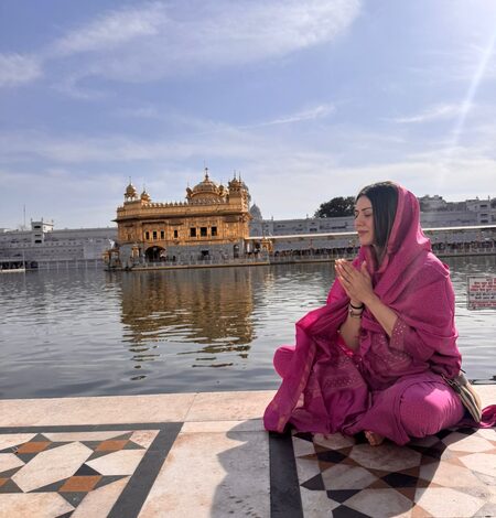 Hansika Motwani spends some peaceful time at the Golden Temple after divorce
