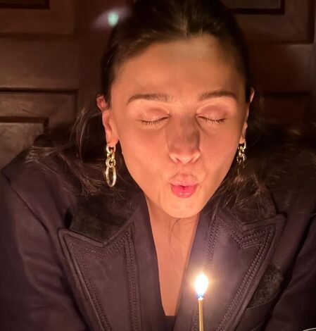 Alia Bhatt’s mother Soni Razdan, father Mahesh Bhatt pen heartwarming handwritten note on her 33rd birthday