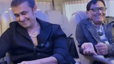 Sonu Nigam enjoys a fun jamming session with his father in the car