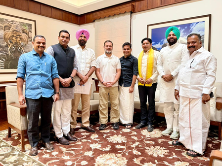 Rahul Gandhi meets Cong MPs after Lok Sabha revokes suspension Rahul Gandhi meets Cong MPs after Lok Sabha revokes suspension