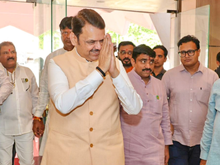 Civic bodies to get powers to act against plastic flower markets: CM Fadnavis