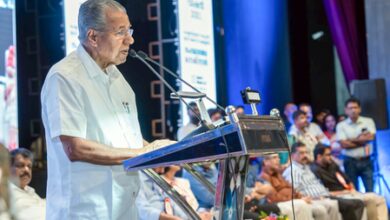 Go door to door to counter lies: Pinarayi Vijayan urges cadres ​
