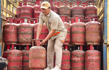 Centre increases commercial LPG allocation to 50 pc for states and UTs as panic booking dips Centre increases commercial LPG allocation to 50 pc for states and UTs as panic booking dips