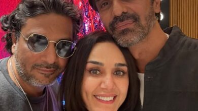 Preity Zinta meets Arjun Rampal at ‘Dhurandhar 2’ screening, marks ‘Dil Hai Tumharaa’ reunion