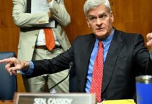 US senators advance bipartisan push on healthcare costs