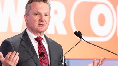 Australian govt strikes deal to continue subsidising only domestic oil refineries