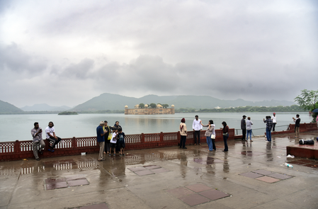 Weather department issues yellow alert as rain brings chill to Rajasthan Weather department issues yellow alert as rain brings chill to Rajasthan