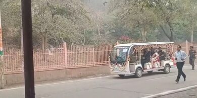 President Murmu arrives at Goverdhan Parvat, performs 21-km ‘Parikrama’ in golf cart President Murmu arrives at Goverdhan Parvat, performs 21-km ‘Parikrama’ in golf cart