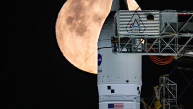 NASA returns moon mission rocket, spacecraft back to launch pad