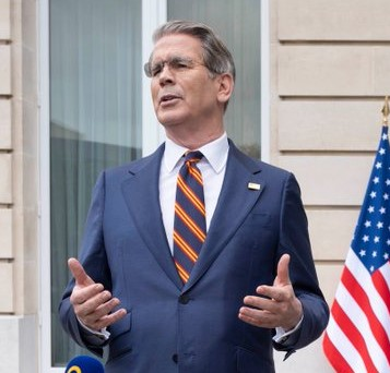 US issues 30-day waiver on Iranian oil sales amid global energy crisis