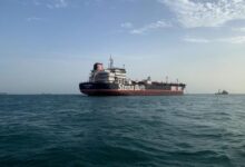 US lifts curbs on Iran oil at sea (Lead)