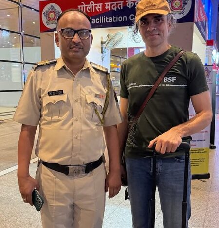Imtiaz Ali thanks Mumbai Police for retrieving his lost bag at the airport Imtiaz Ali thanks Mumbai Police for retrieving his lost bag at the airport
