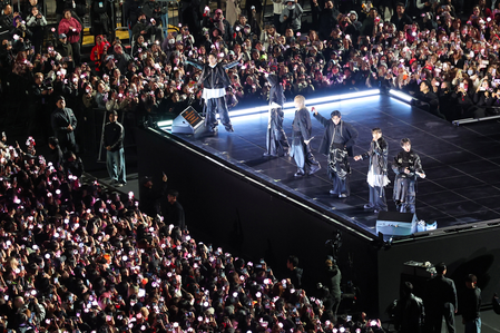 Foreign visitors surge in major areas in Seoul on BTS concert day: Data
