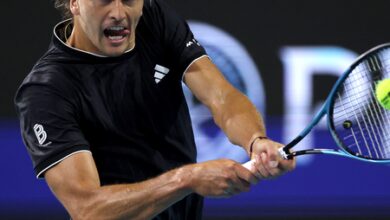 Zverev advances with ease at Miami Open, Shevchenko stuns Shelton